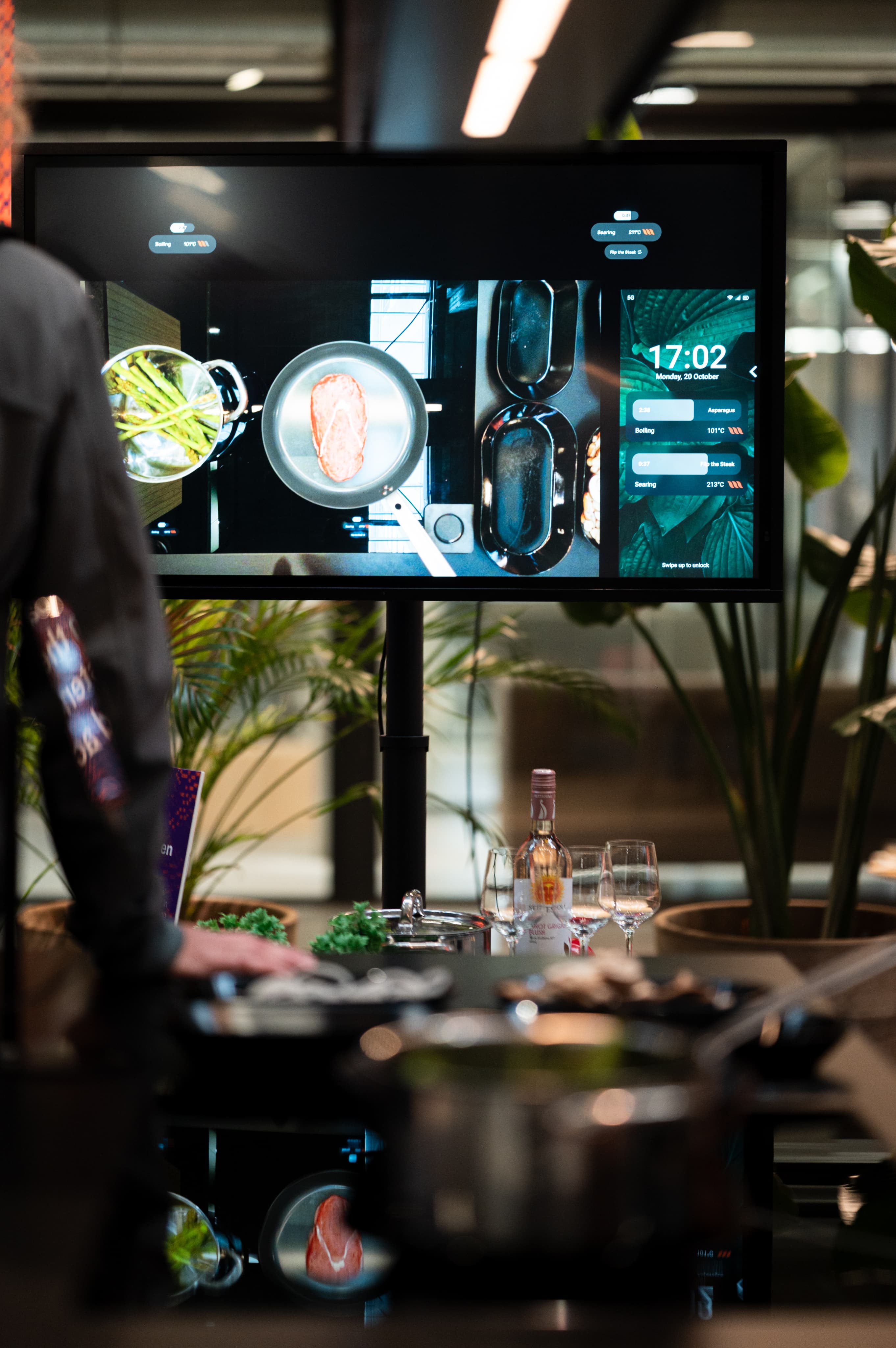 Large exhibition screen showing the cooking interface